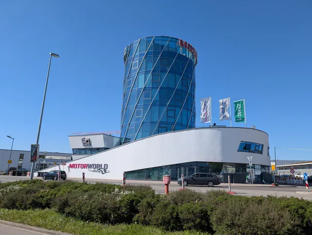 Lamborghini durch Glas - Motorworld Region Stuttgart und das V8 Hotel